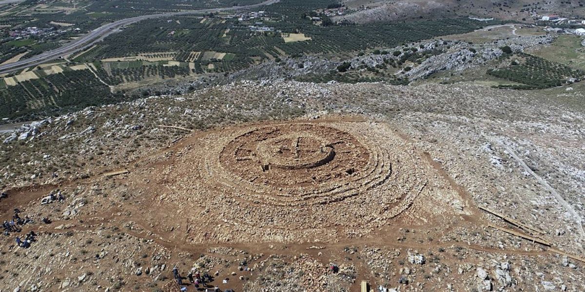 4,000-Year-Old Building Discovered by Greek Archaeologists at New Airport Location