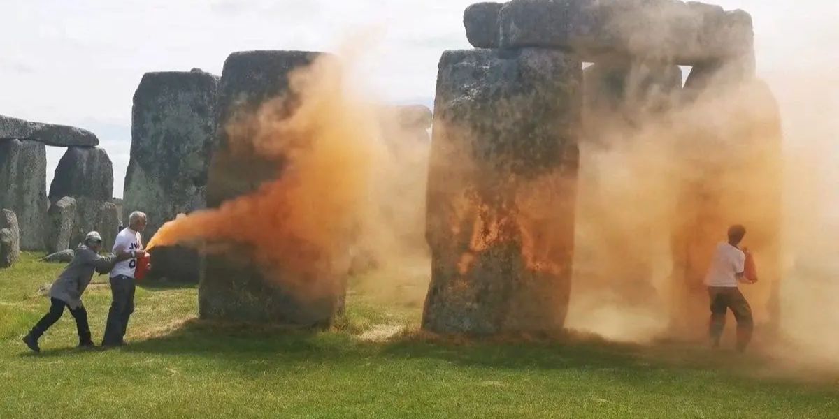 Climate Protesters Spray Stonehenge Orange, Call for UK Fossil Fuel Ban
