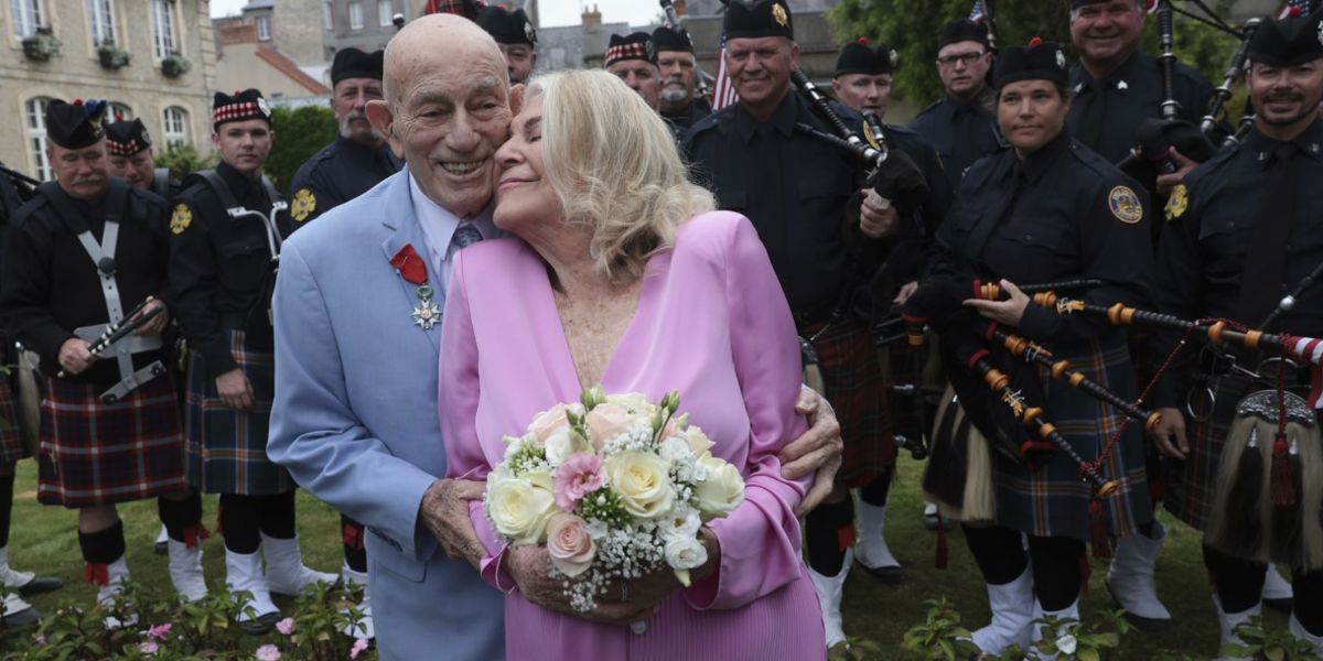 D-Day Romance WWII Veteran, 100, Marries 96-Year-Old Near Normandy Beaches