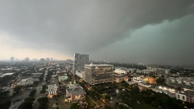 Houston Area Braces for Severe Storms and High Winds Stay Alert Tonight