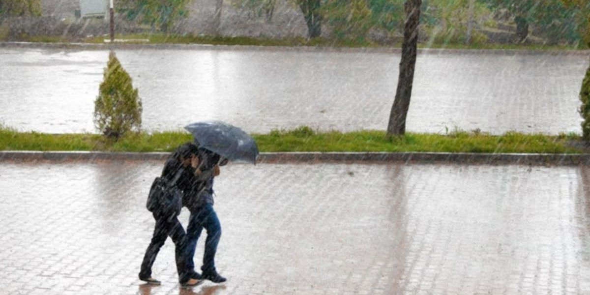 Houston Area Braces for Severe Storms and High Winds Stay Alert Tonight