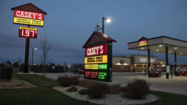 Speedly Soon! Casey’s General Store Enters Texas Market: Acquisition of 150 CEFCO Locations Announced