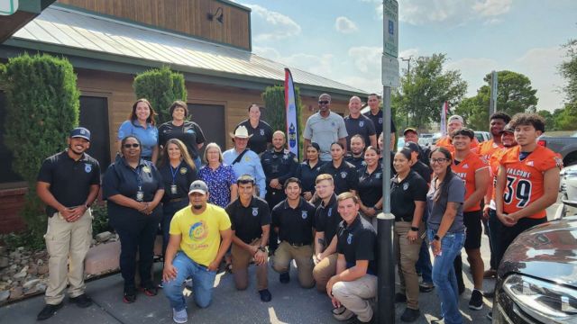 Texas Roadhouse Hosts Fundraising Events with Officers Serving Up Support for Special Olympics