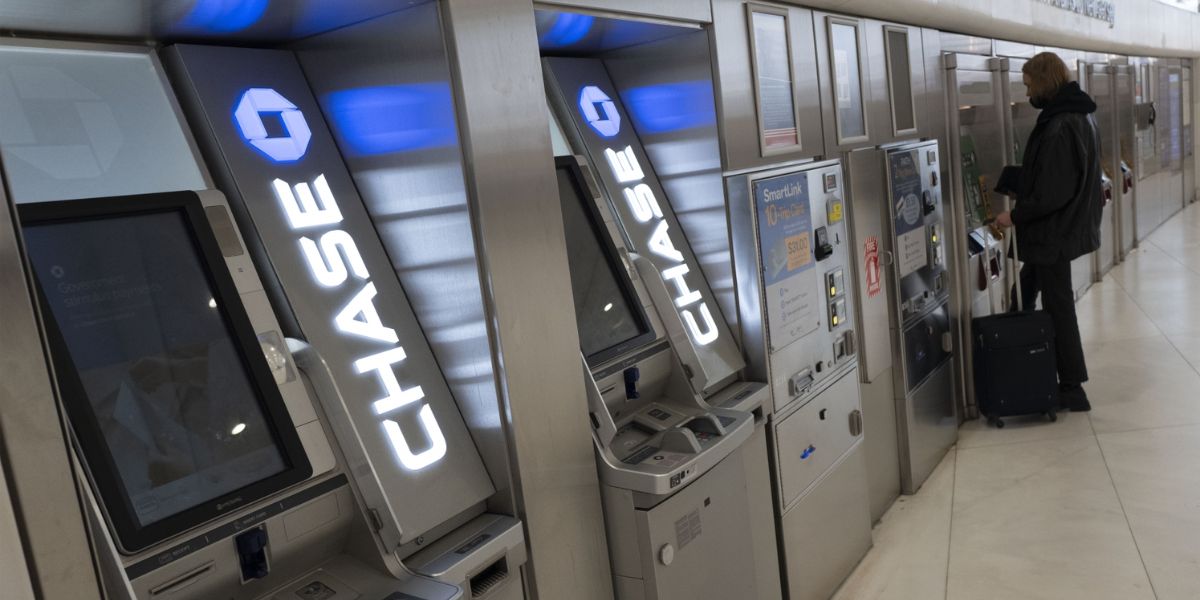 Fraud Alert: Scammers Now Accessing Free Money from Chase ATMs