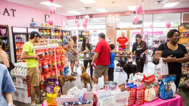 Happy Balloons Soon! California Gets a New Pet Haven Woof Gang Bakery & Grooming to Open 30 Locations