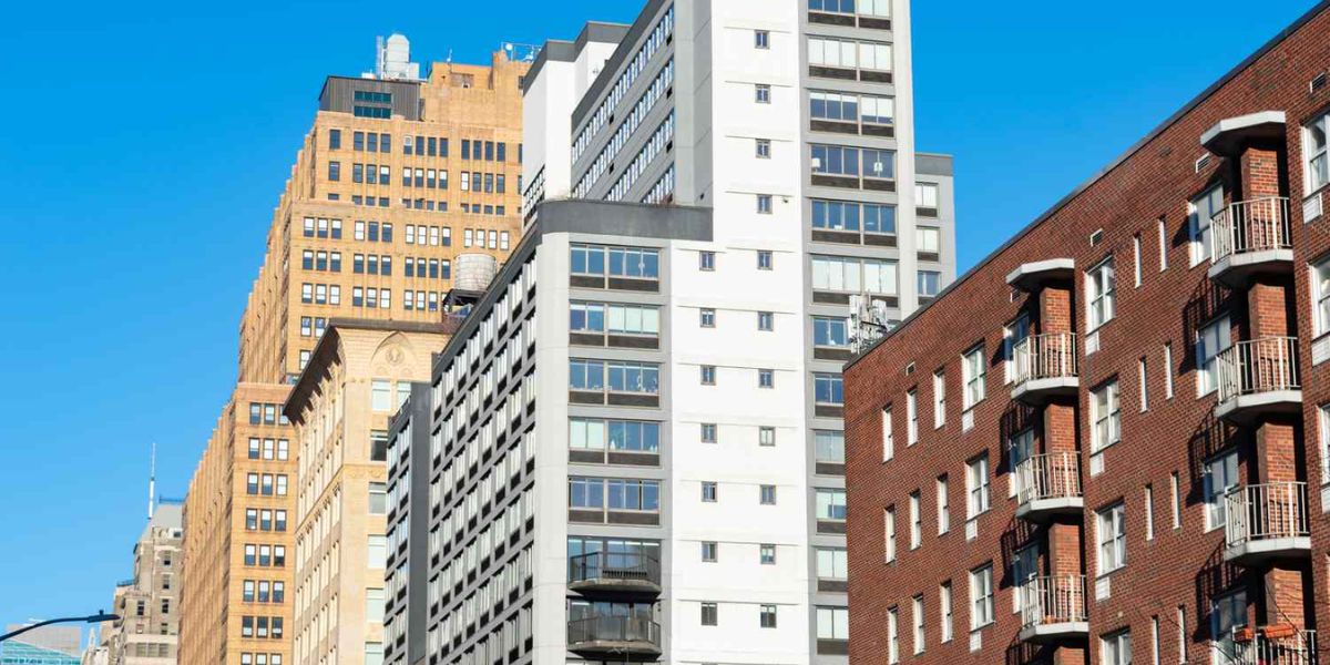 81-Year-Old Woman's Fatal Fall from NYC Apartment Building Ends in Tragedy