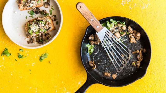 Cooking Don'ts 4 Things You Should Skip in a Cast-Iron Skillet