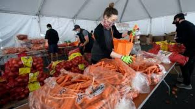 From Mexico to Oakland A Teen's Path from Grocery Store Employee to Community Leader