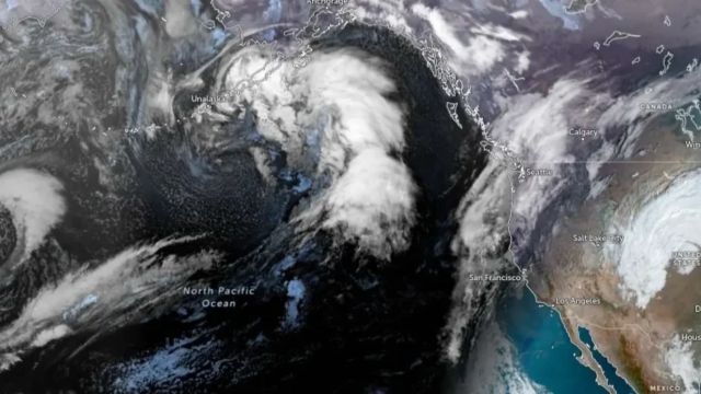 Pacific Northwest Hit by Atmospheric River Coastal Winds and Thunderstorms, Clearing Expected by Weekend