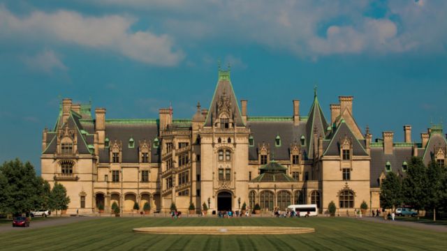 Step Inside ‘America’s Largest Home’ for a Scenic Christmas Celebration in North Carolina