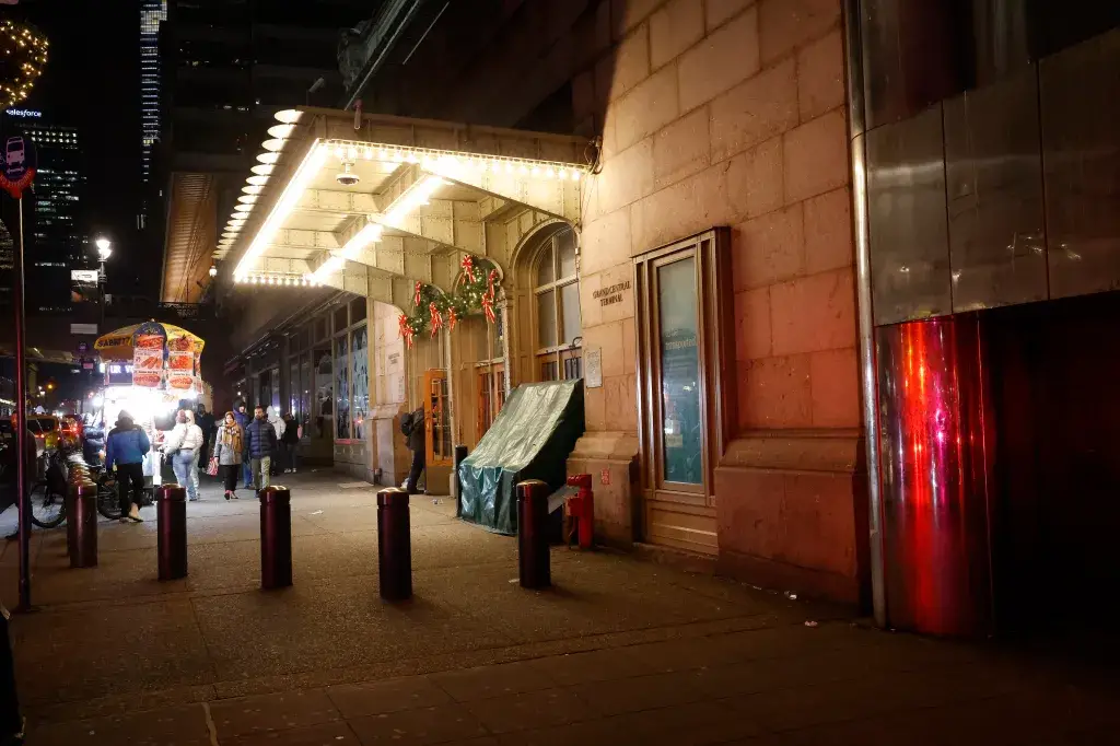 Breaking News: Man Arrested After Slashing Two Victims in Grand Central Subway Incident