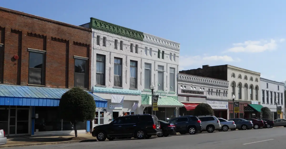 Why These 5 Alabama Towns Are Losing Residents Faster Than Ever?