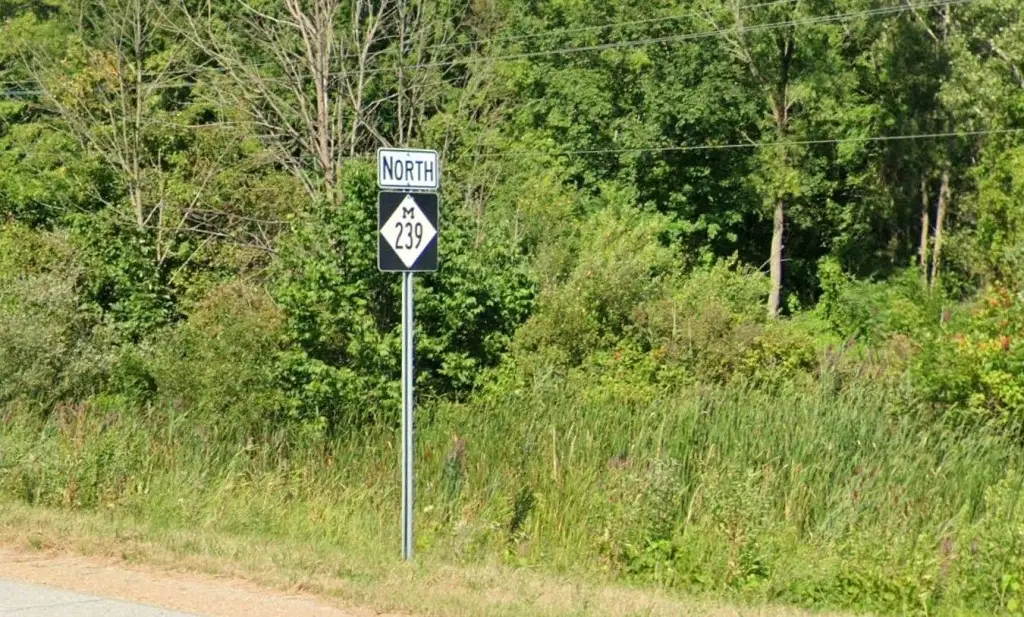 Michigan-Bound Drivers Left Scratching Heads Over Confusing Toledo Sign