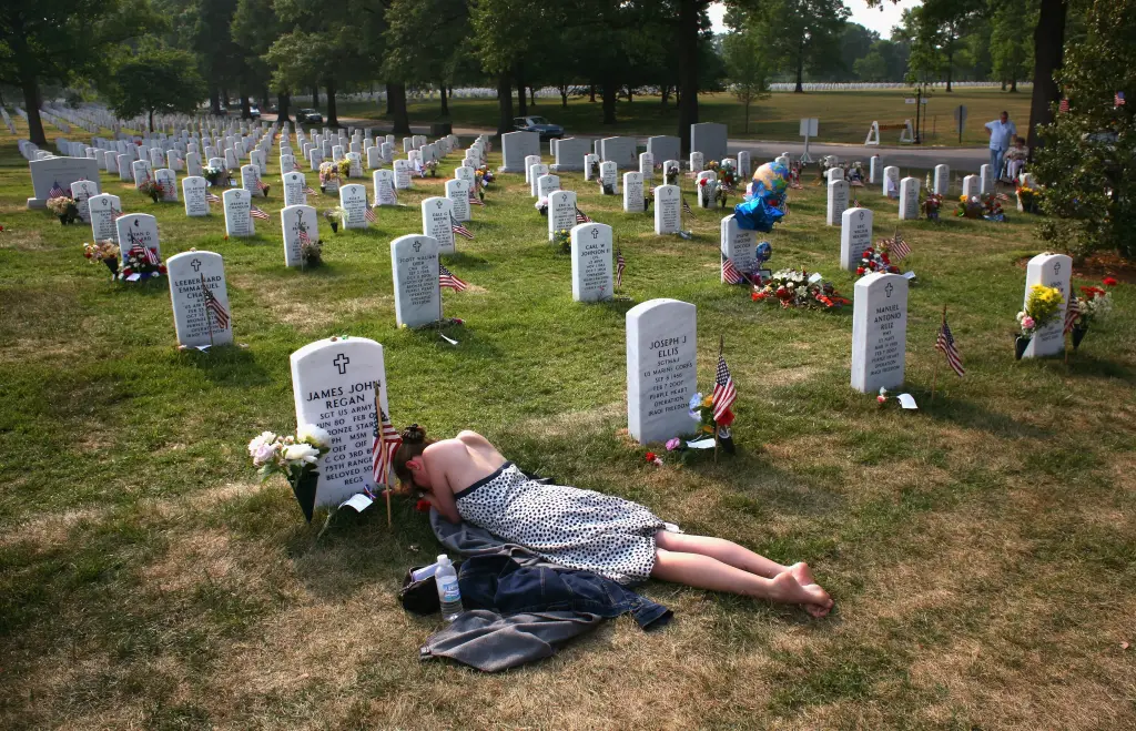 San Francisco Gathers at Presidio Cemetery for Memorial Day Remembrance