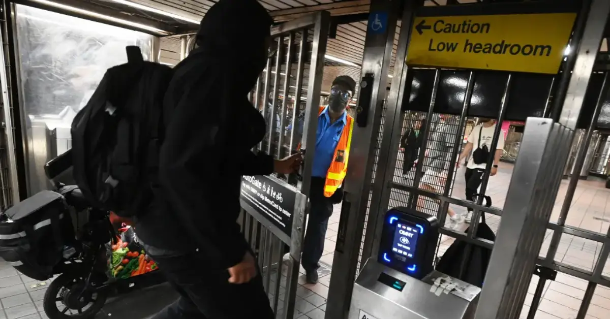 $100-an-Hour MTA Guards Caught Sleeping and Letting Fare Dodgers Ride for Free!