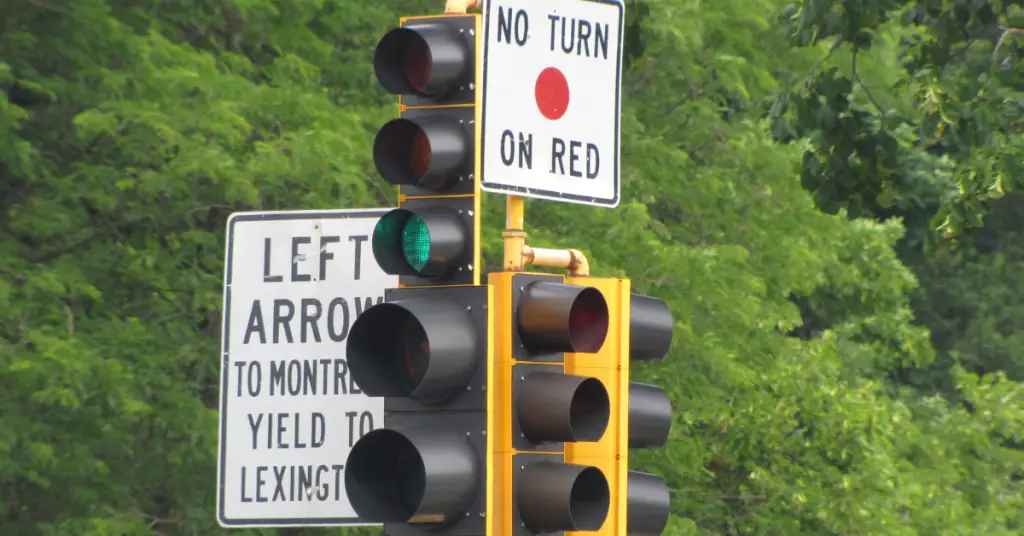 Historical Data Links Right Turn on Red to Increased Accidents