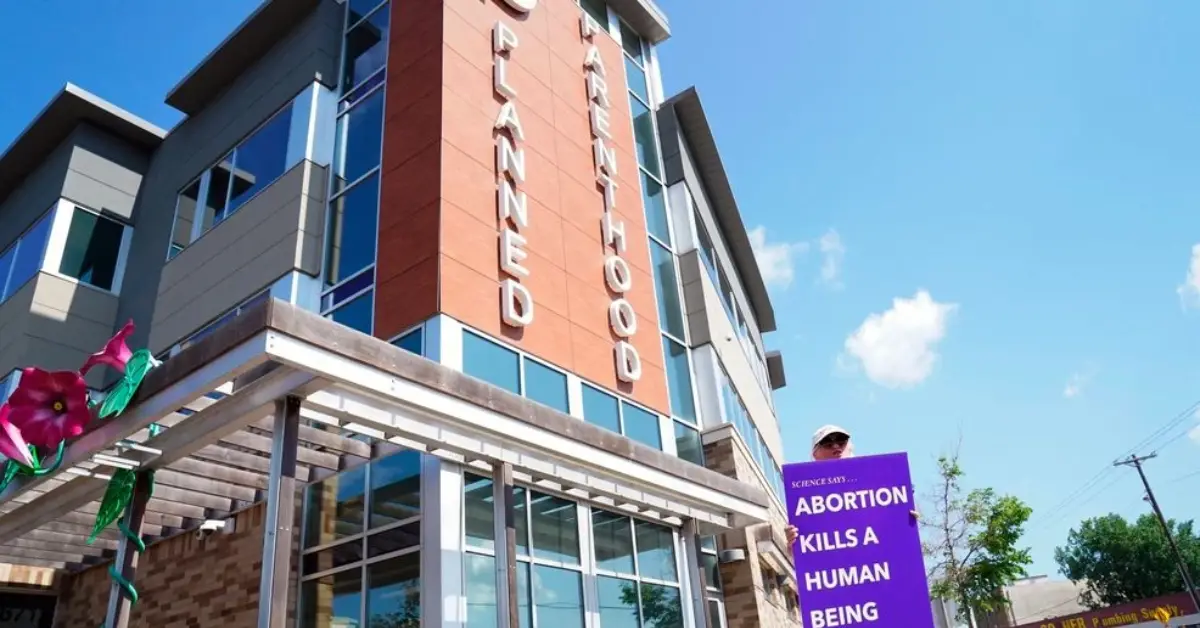 Planned Parenthood Closures in Iowa Leave Thousands of Patients Without Services