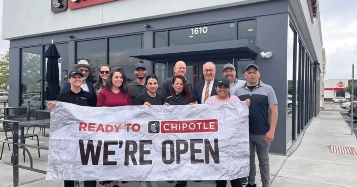 Macomb Welcomes Chipotle: Official Opening Marks Exciting New Dining Option