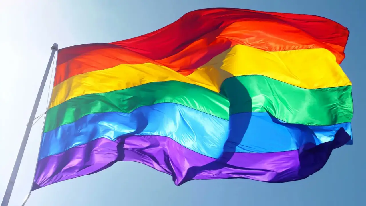 Hawaii and Wisconsin Raise LGBT Flag as a Bold Start to Pride Month Celebrations