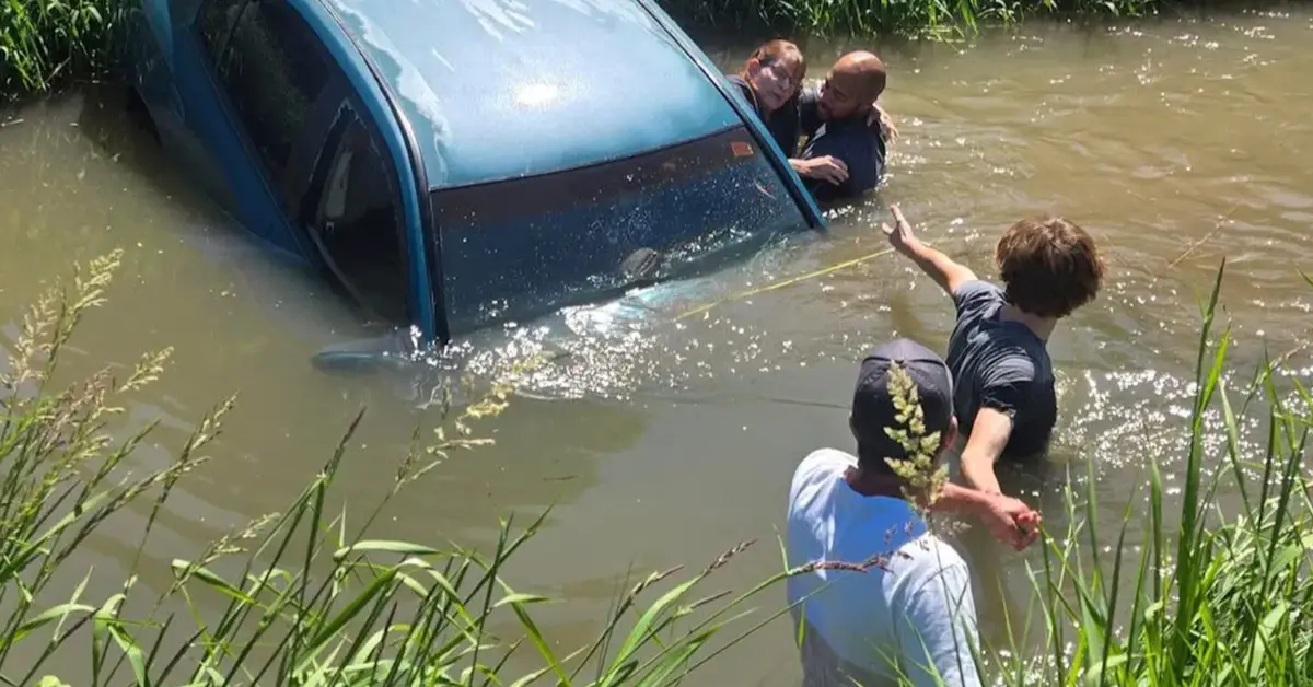 Heroic Bystander's Bold Move Saves Woman from Canal's Deadly Current!