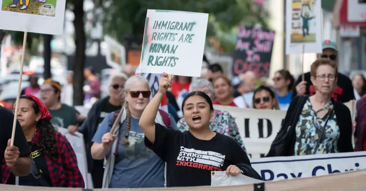 Hundreds of Protestors Demand ICE Release Kentucky Teen Detained in Louisiana