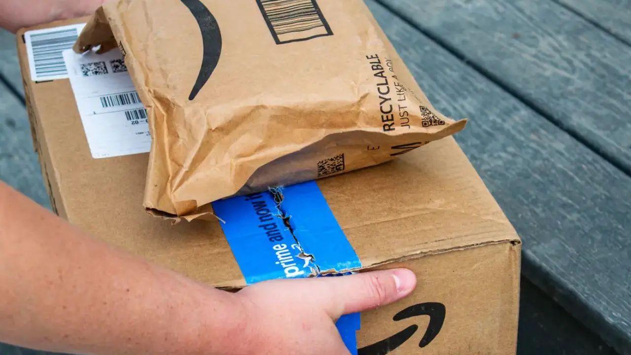 Eligible Customers Receiving Amazon Prime Refunds Following $2.5B FTC Settlement