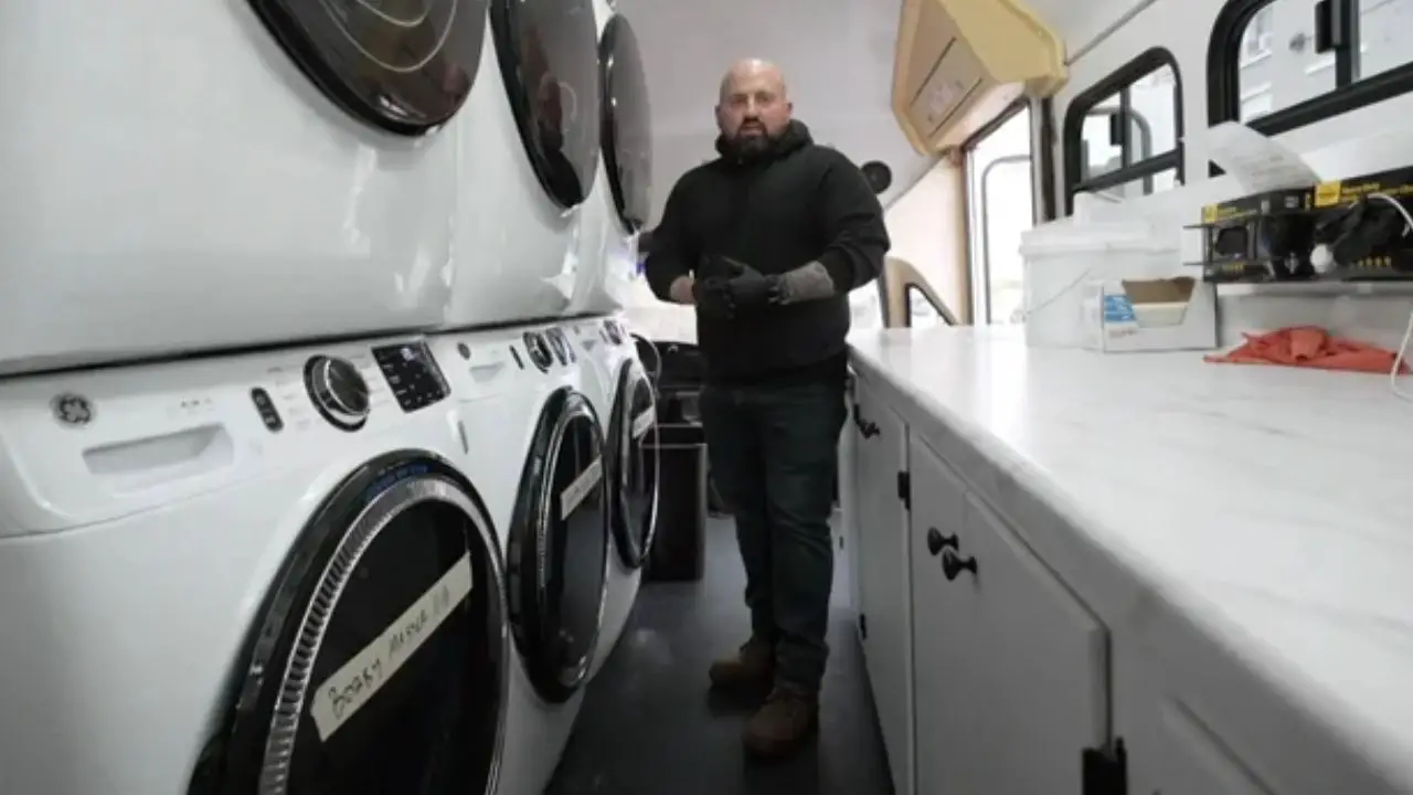 Maryland Retiree Trades Badge for Service, Does Free Laundry for the Homeless