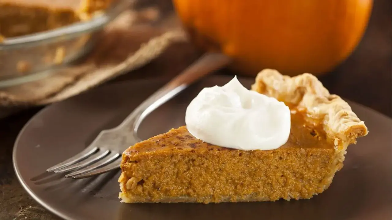 Shoppers Warned About One Grocery Store Pumpkin Pie Ahead of Thanksgiving