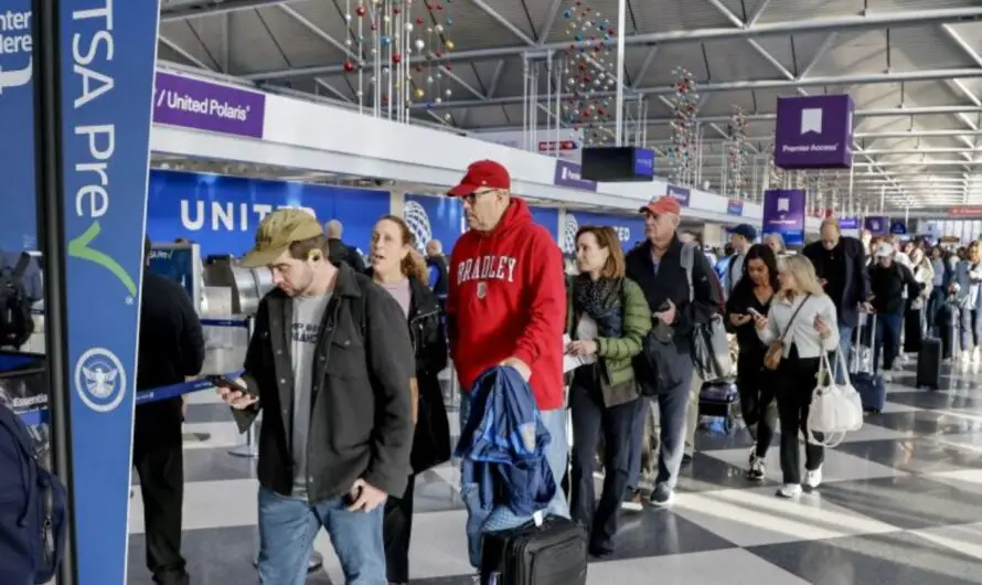 Thanksgiving Travel Surge: FAA Forecasts 360,000 Flights, Busiest in Over a Decade