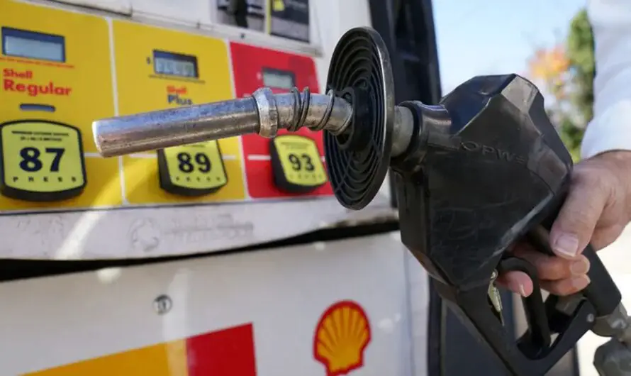 Holiday Travelers Catch a Break as Gas Prices Fall Across the US