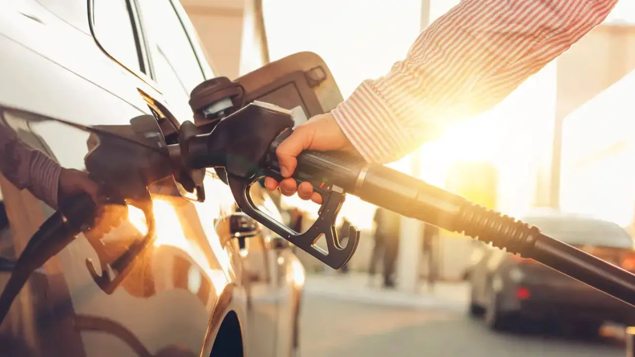 Southern California Drivers See Gas Price Relief Just in Time for Christmas Travel