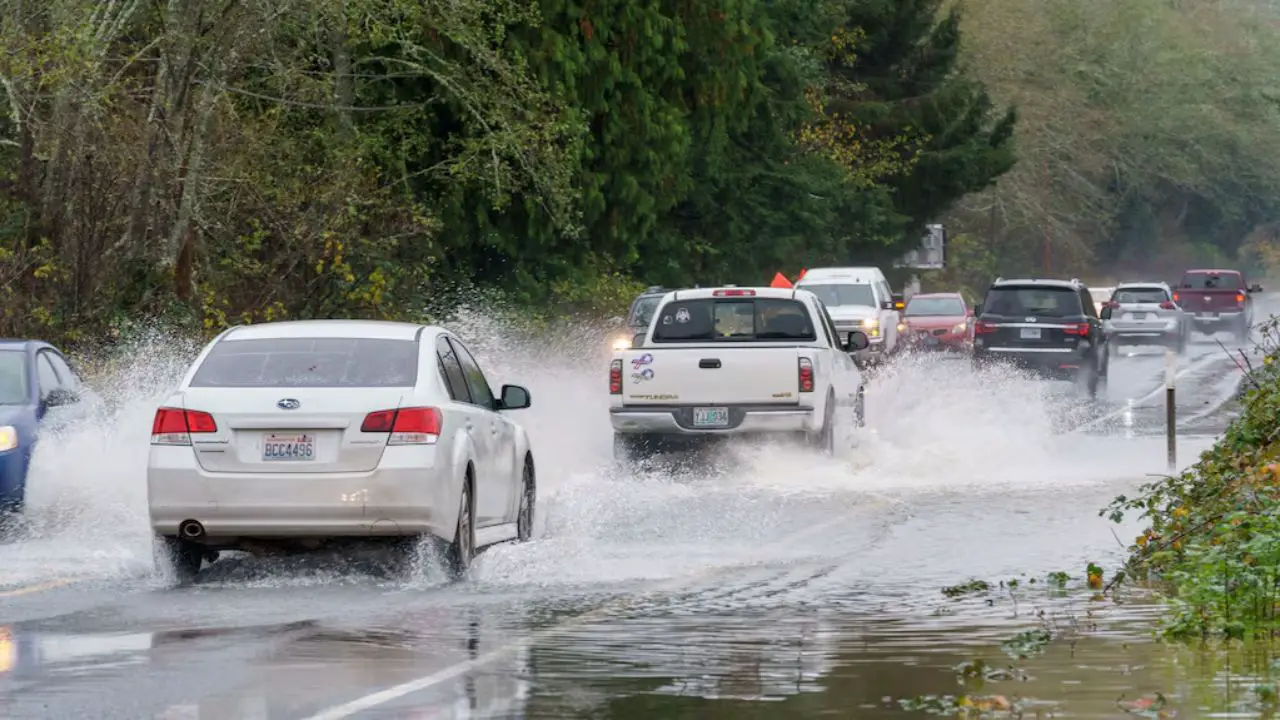 Western Washington Soaked by Powerful Pacific Storm as Heavy Rain Triggers Flood Concerns