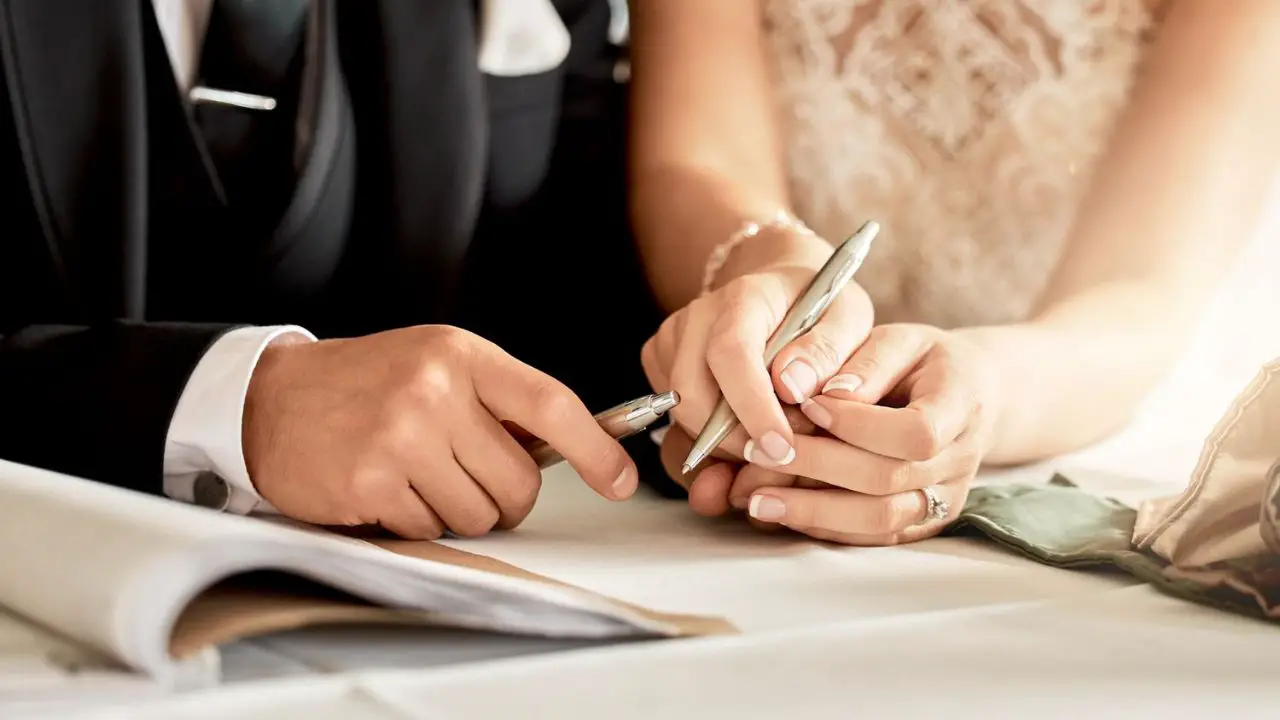 Woman Questions Fiancé’s Inheritance Expectations After Dispute Over Her Estate